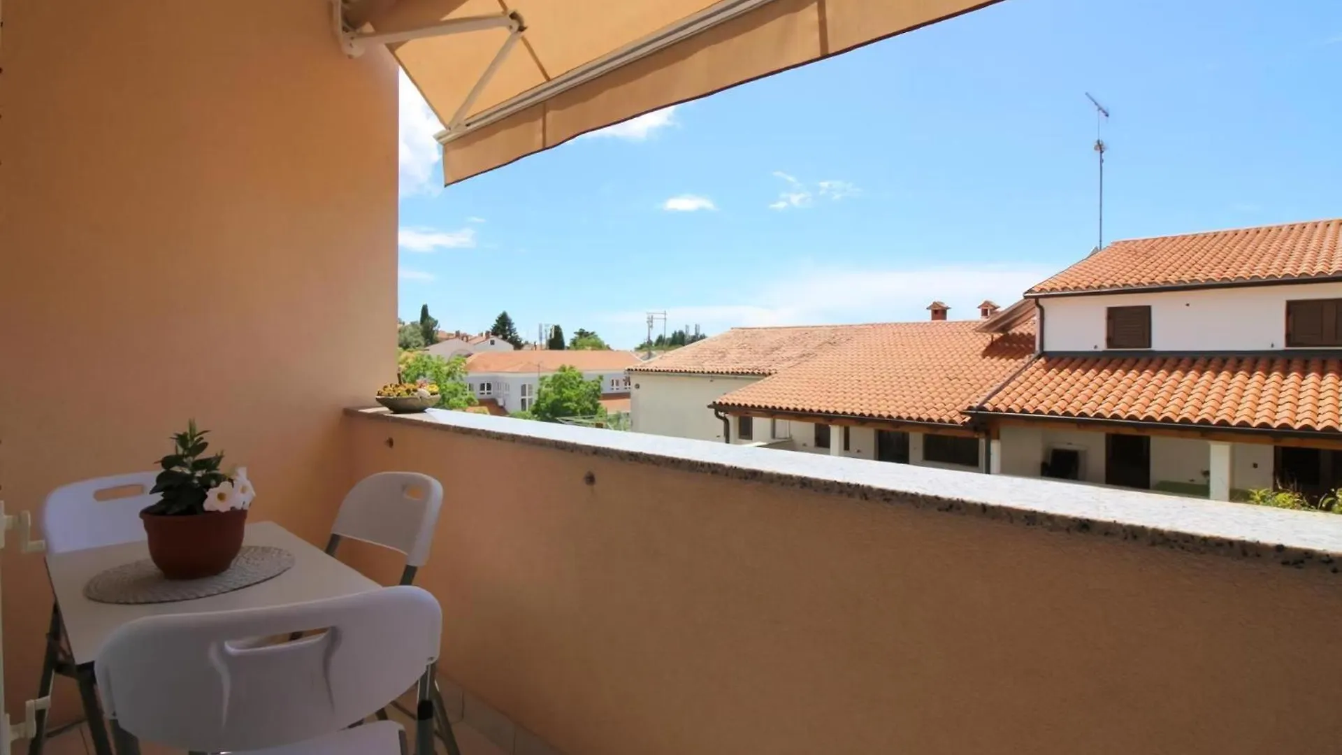 Apartment Ferienwohnung Milka In Porec In Strandnaehe