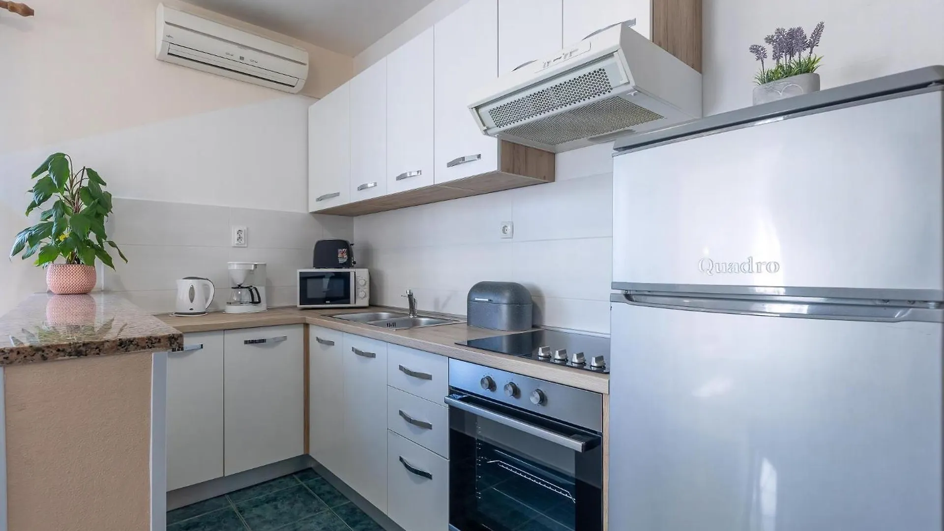 Apartment Ferienwohnung Milka In Porec In Strandnaehe
